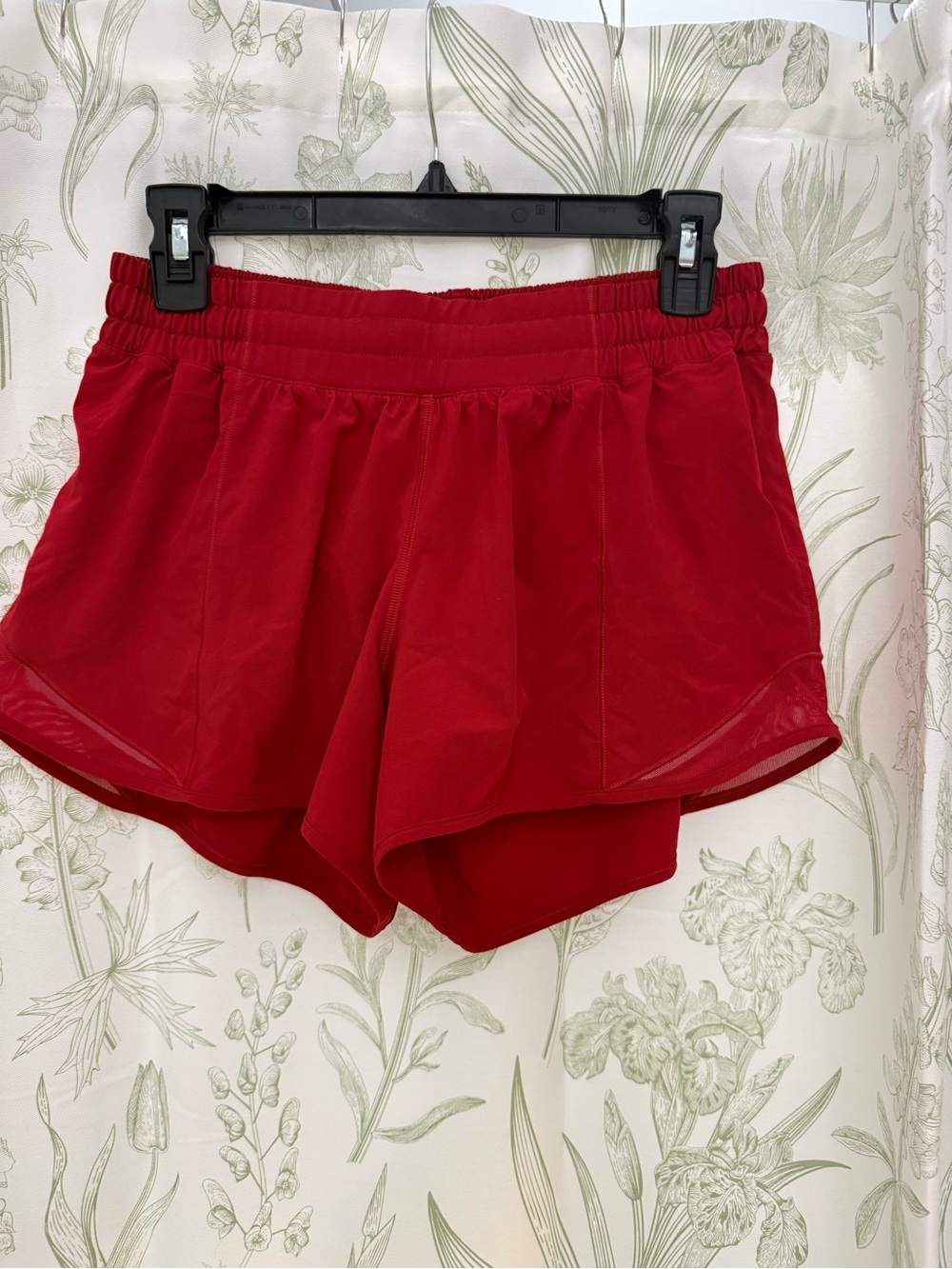 lululemon low rise Red Women’s Athletic Shorts 4”